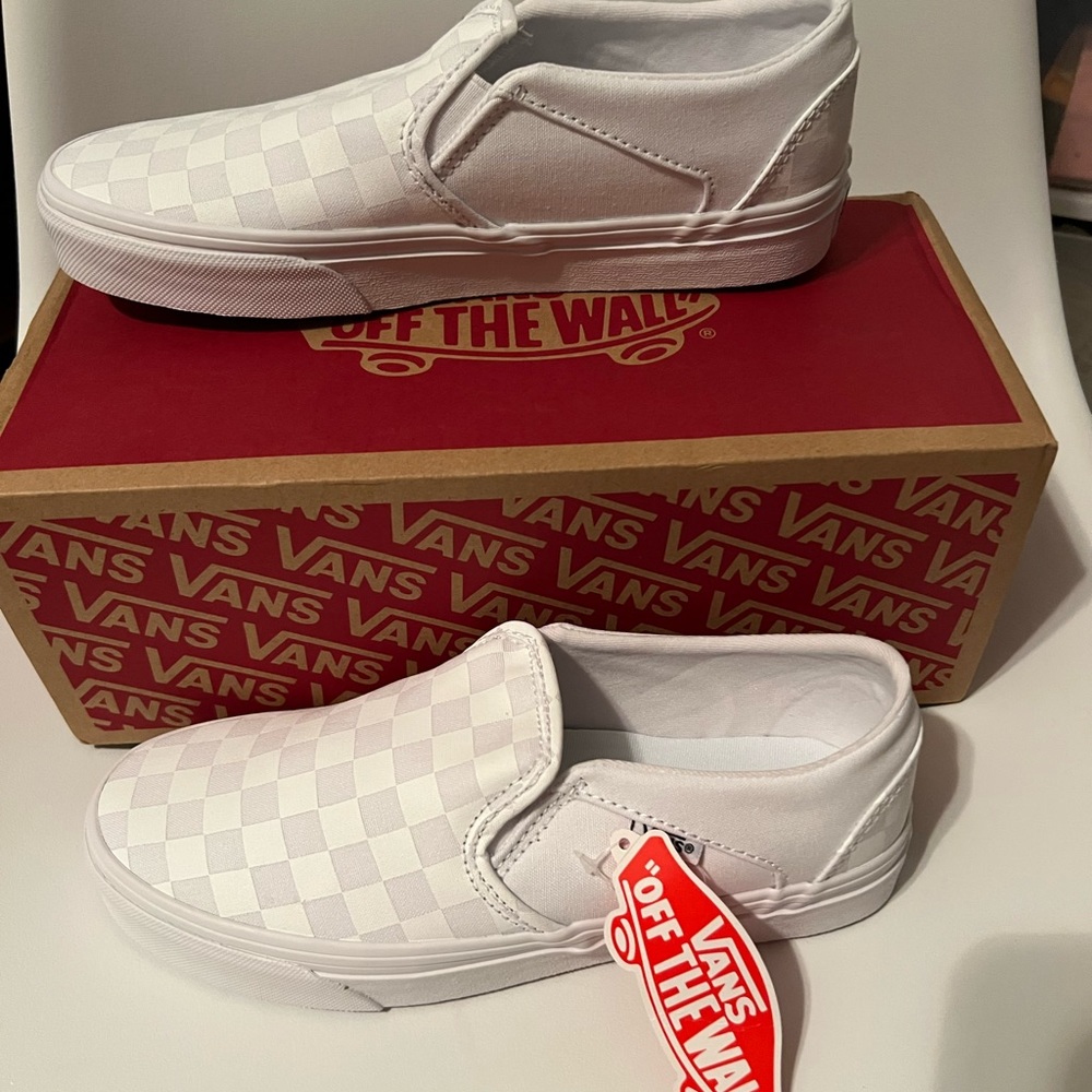 NIB Womens Vans Asher slip ons